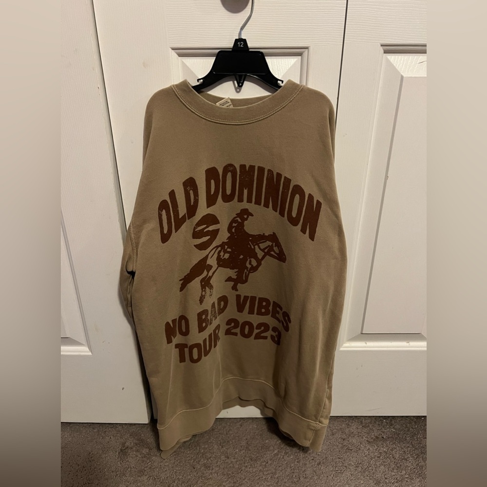 OLD DOMINION TOUR CREW NECK